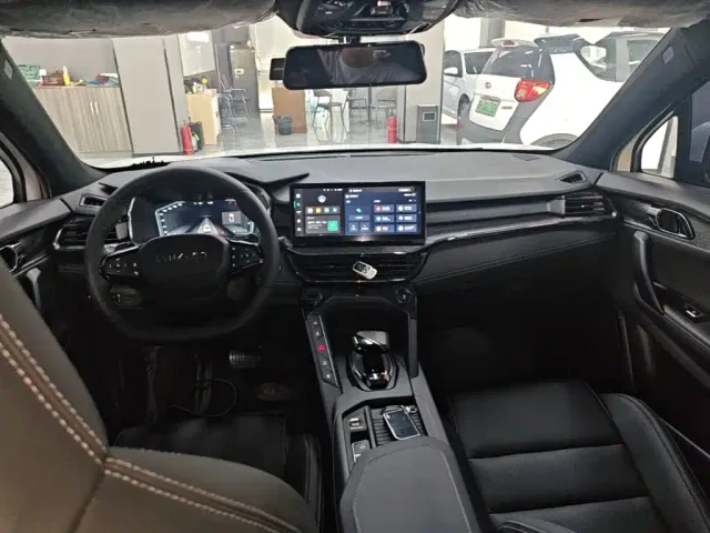 Lynk & Co 06 — Фото автомобиля 9