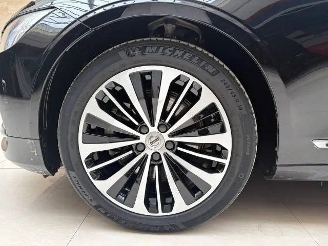 Volvo S90 — Фото автомобиля 9