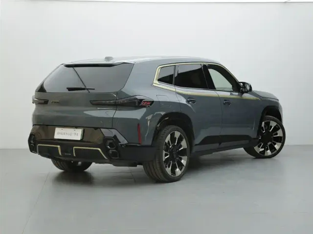 BMW XM — Фото автомобиля 4