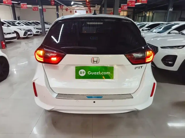 Honda Fit — Фото автомобиля 5