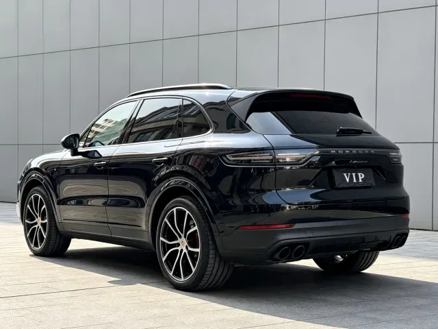 Porsche Cayenne — Фото автомобиля 3