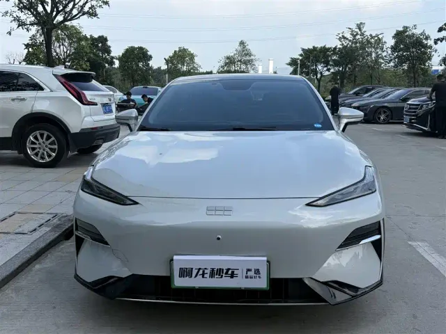 Geely Galaxy E8 — Фото автомобиля 3