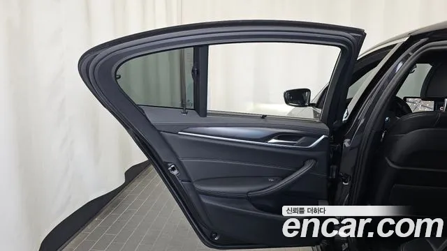 BMW 5 Series G30 — Фото автомобиля 25