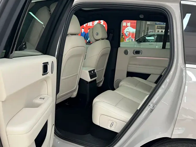 Li Auto L6 — Фото автомобиля 6