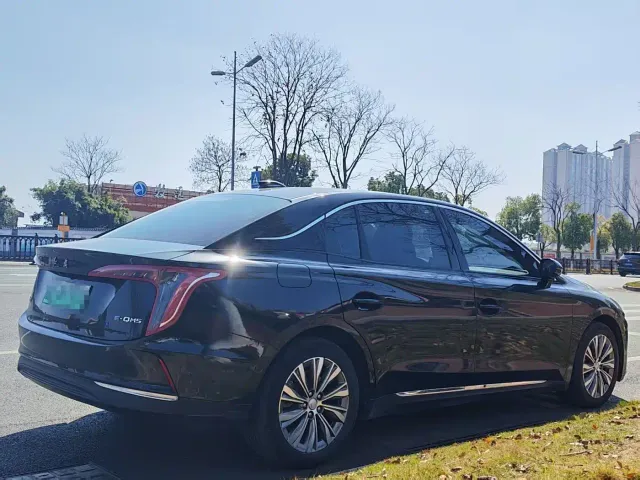Hongqi E-QM5 — Фото автомобиля 13