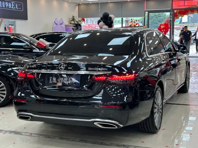 Mercedes-Benz E-Class — Фото автомобиля 5