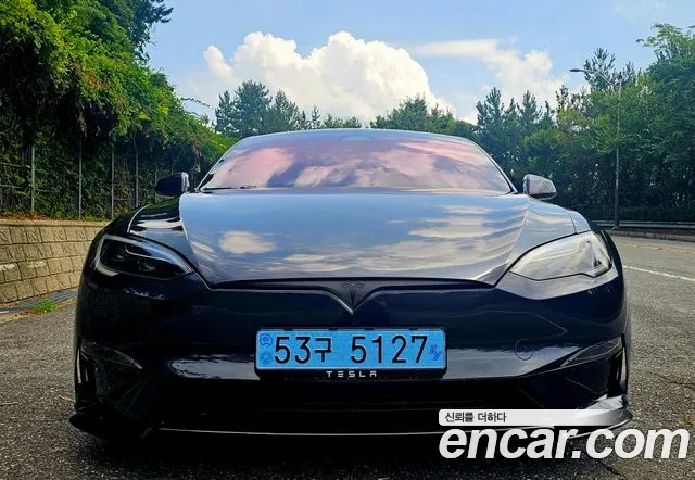 Tesla Model S — Фото автомобиля 12