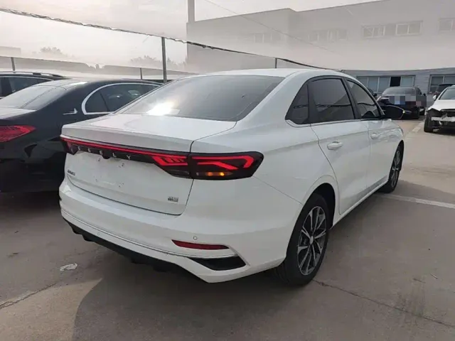 Geely Emgrand — Фото автомобиля 6