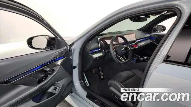 BMW M5 G90 — Фото автомобиля 10