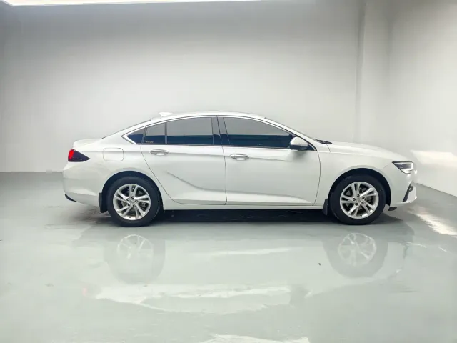 Buick Regal — Фото автомобиля 8