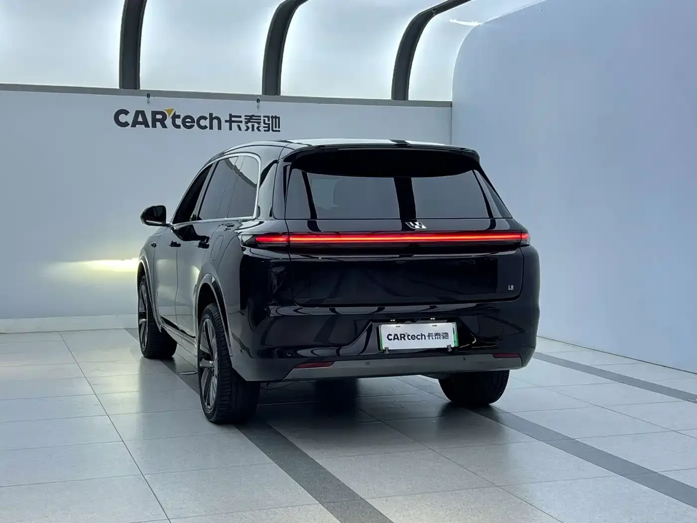 Li Auto Li L8 2024 Pro — Фото автомобиля 4