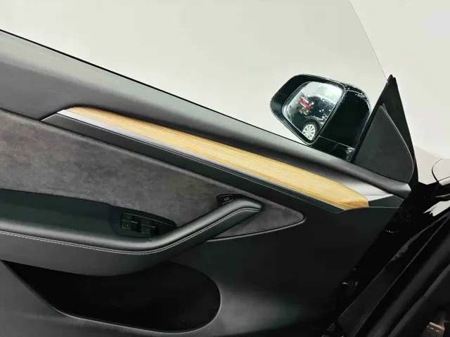 Tesla Model Y — Фото автомобиля 12
