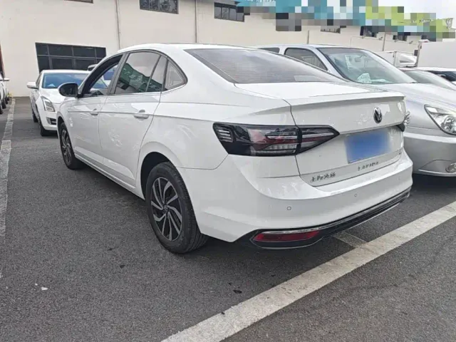 Volkswagen Lavida — Фото автомобиля 4