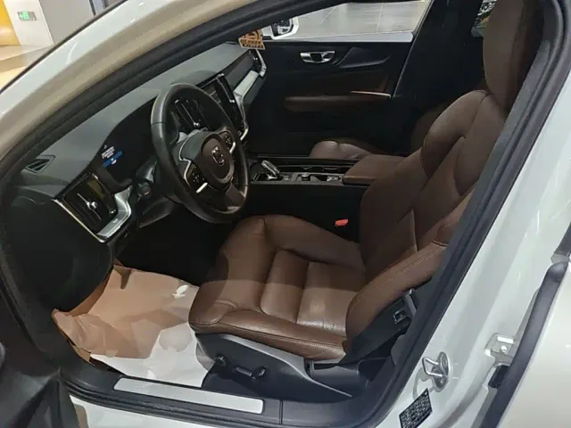Volvo Volvo S60 2024 B4 Elegance Luxury Edition — Фото автомобиля 14