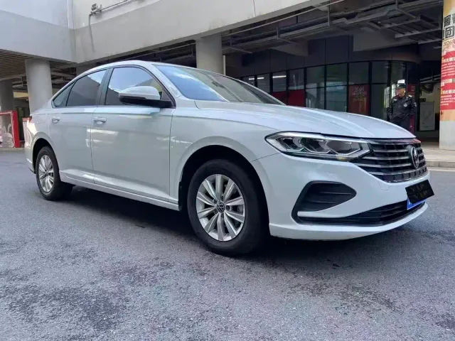 Volkswagen Lavida — Фото автомобиля 3