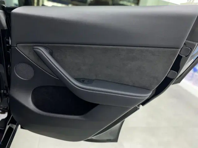 Tesla Model Y — Фото автомобиля 25