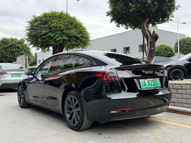 Tesla Model 3 — Фото автомобиля 5