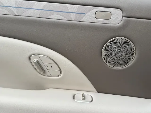 IM Motors LS6 — Фото автомобиля 13