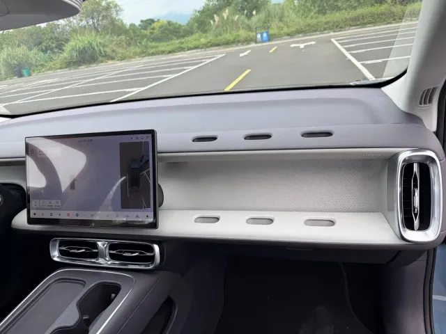 Leapmotor B01 — Фото автомобиля 14