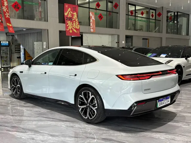 Geely Galaxy E8 — Фото автомобиля 29