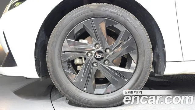 Hyundai AVANTE Modern — Фото автомобиля 5