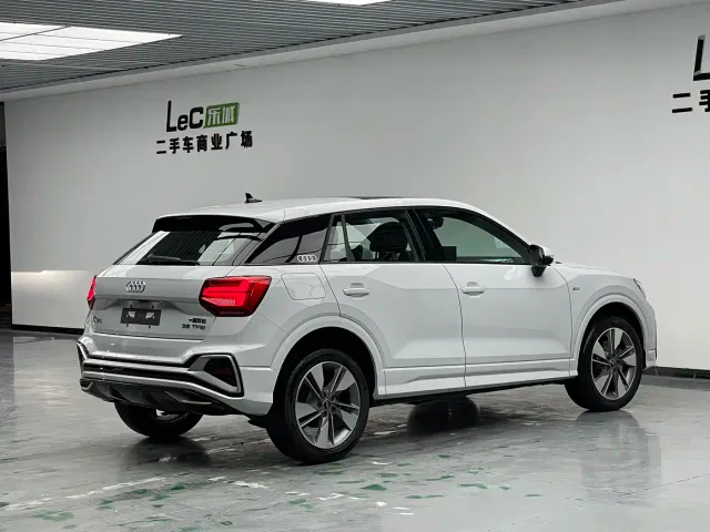 Audi Q2L — Фото автомобиля 4