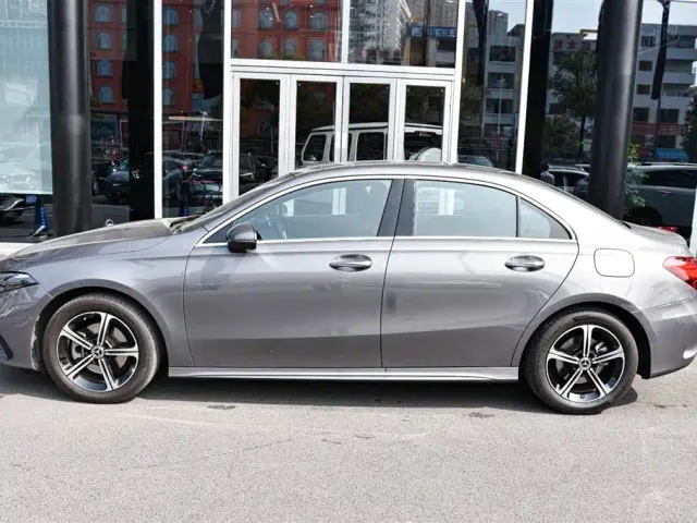 Mercedes-Benz Mercedes-Benz A-Class 2023 A 200 L Fashion — Фото автомобиля 6