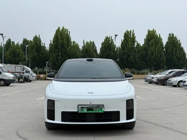 Li Auto i6 — Фото автомобиля 2
