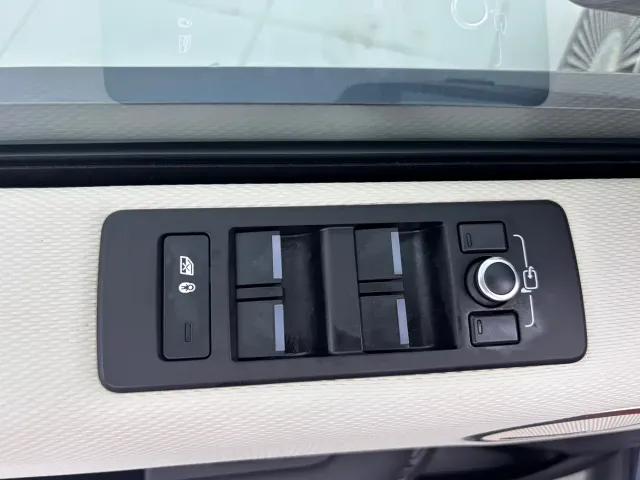 Land Rover Discovery — Фото автомобиля 12