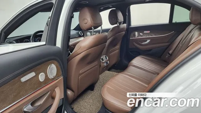 Mercedes-Benz E-Class — Фото автомобиля 26