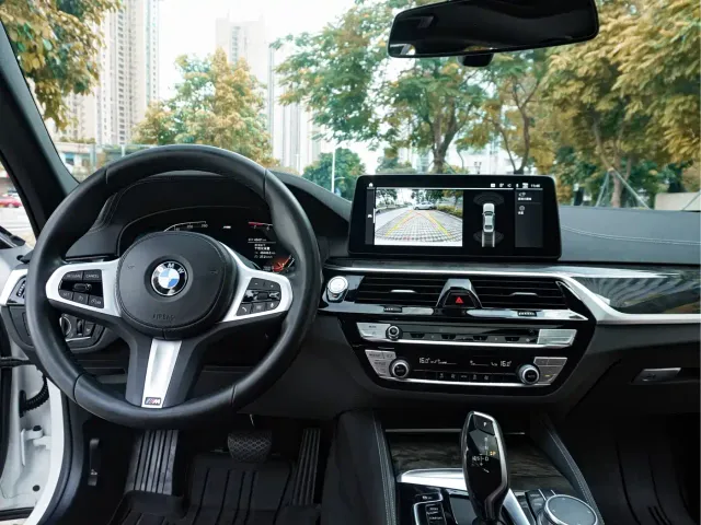 BMW 5 Series — Фото автомобиля 17