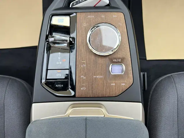 BMW iX M60 — Фото автомобиля 24