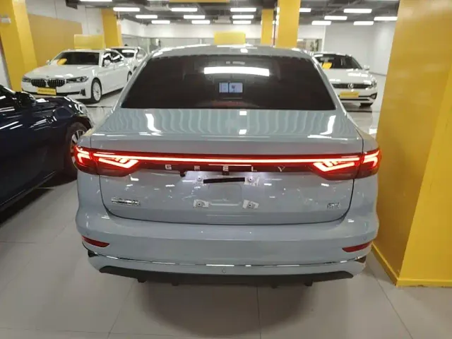 Geely Emgrand — Фото автомобиля 5