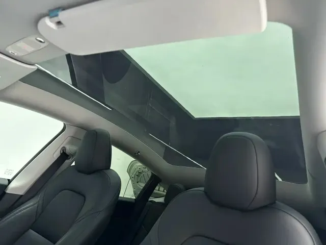 Tesla Model Y — Фото автомобиля 15