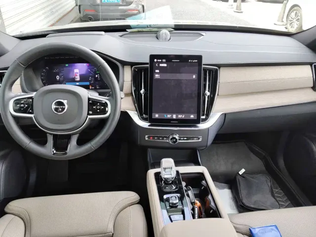 Volvo XC90 — Фото автомобиля 6