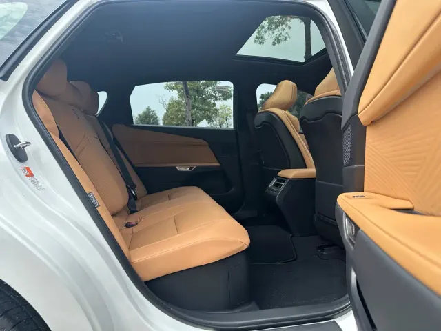 Lexus ES — Фото автомобиля 14