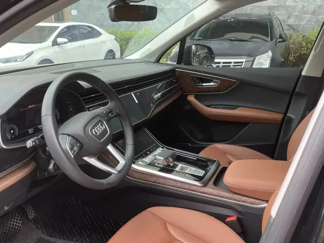 Audi Q7 — Фото автомобиля 4