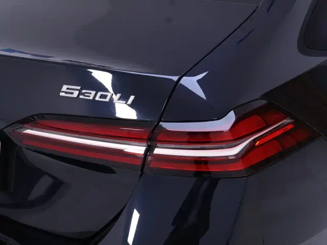 BMW 5 Series — Фото автомобиля 9