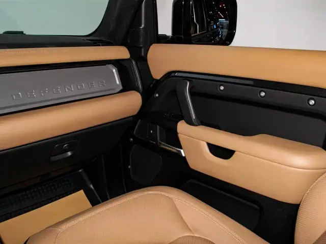 Land Rover Defender — Фото автомобиля 24