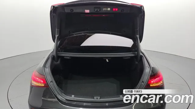 Mercedes-Benz E-Class — Фото автомобиля 15