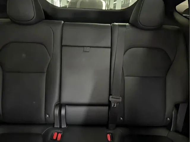 Tesla Model Y — Фото автомобиля 5