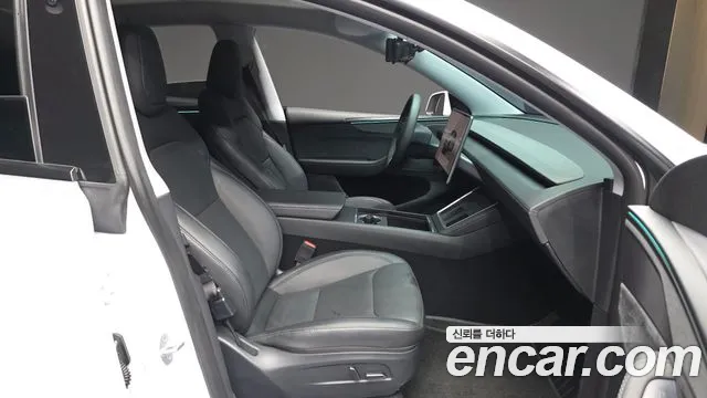 Tesla Model Y — Фото автомобиля 17