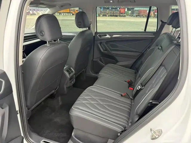 Volkswagen Tiguan L — Фото автомобиля 15