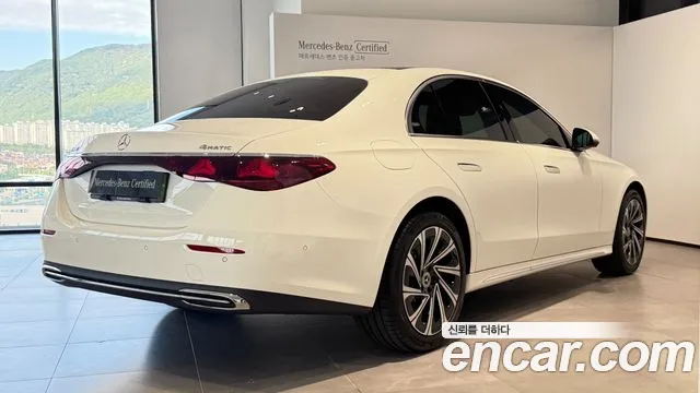 Mercedes-Benz E-Class — Фото автомобиля 4