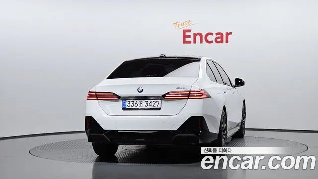 BMW 5-Series — Фото автомобиля 4