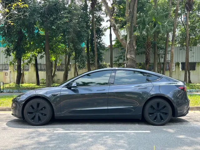 Tesla Model 3 — Фото автомобиля 2