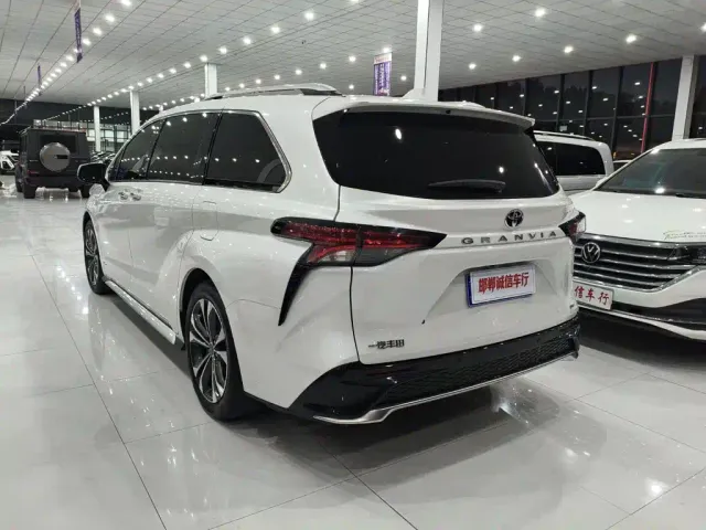 Toyota Granvia — Фото автомобиля 4