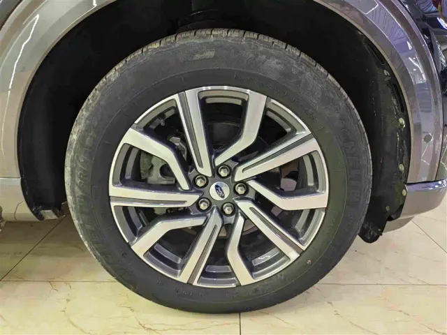 Ford Explorer — Фото автомобиля 15