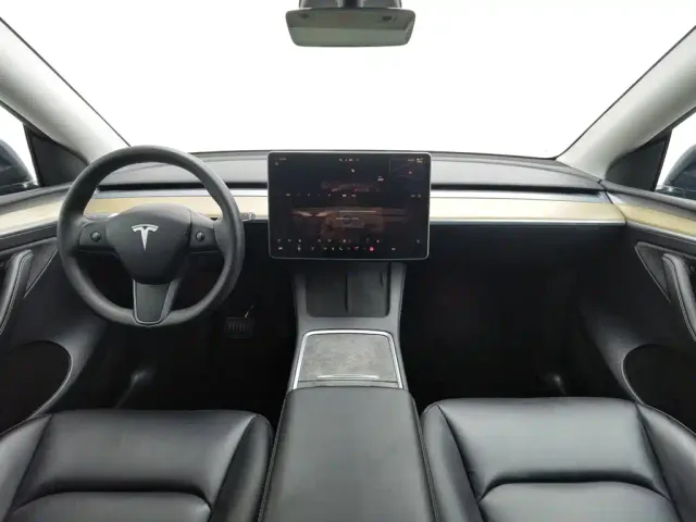 Tesla Model Y — Фото автомобиля 5