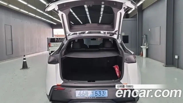Tesla Model Y — Фото автомобиля 16